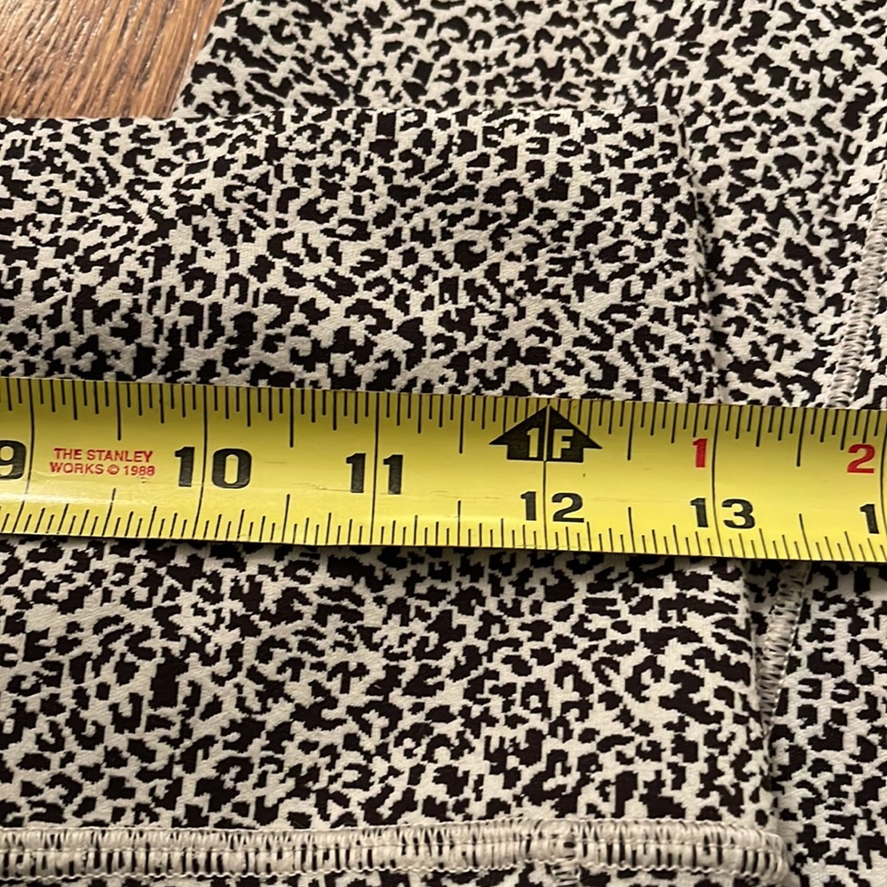Athleta salutation stash textured tight - Picture 6 of 8
